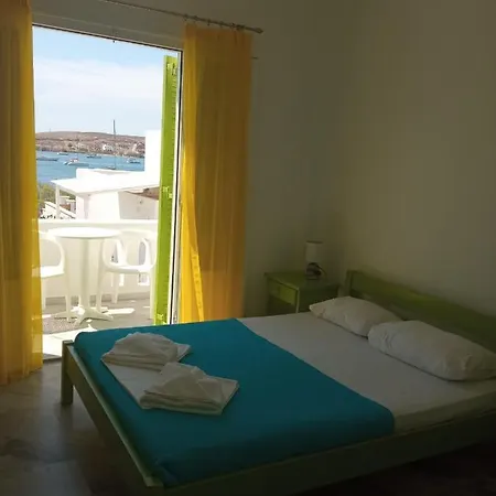 Siren And Hotel Parikia (Paros)