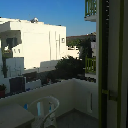 Siren And Hotel Parikia (Paros)